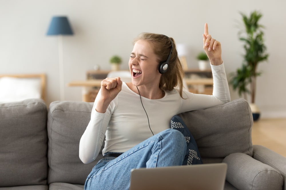 girl learning and singing min